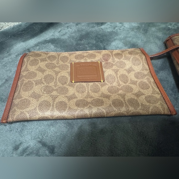 Coach Day Tote in signature canvas with removable zip pouch - Picture 9 of 11